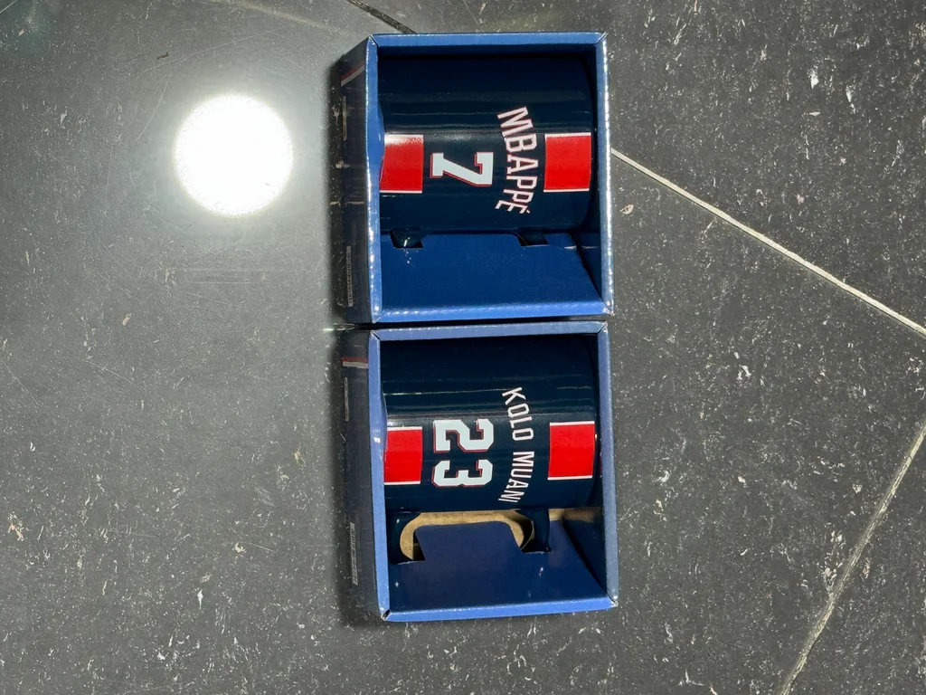 Lot de 2 mugs PSG – Mbappé & Kolo Muani – Bleu / Blanc / Rouge